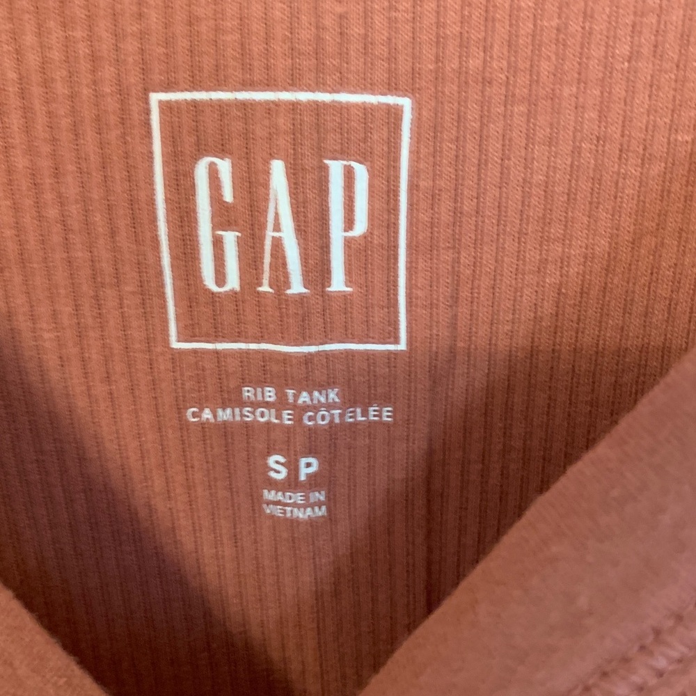 GAP Tank Top - Picture 2 of 2